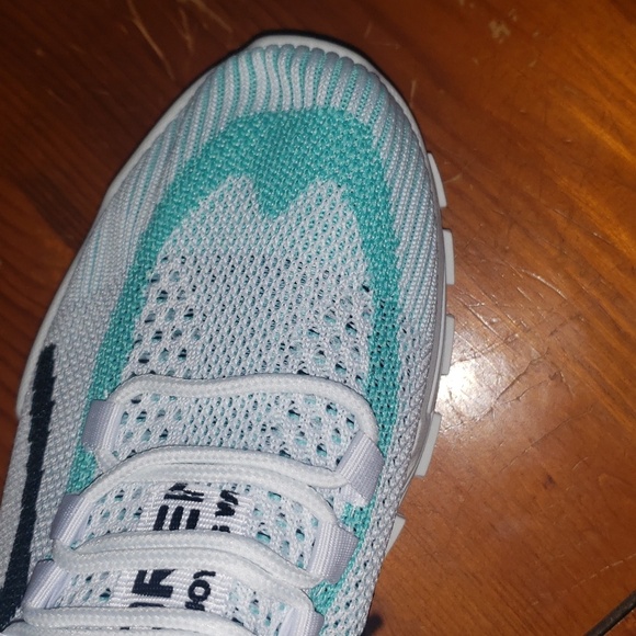 Off brand sneakers - Picture 4 of 4